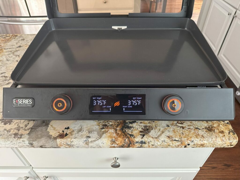 https://www.cookoutnews.com/wp-content/uploads/2023/11/Blackstone-Electric-Griddle-E-Series-Griddle-Surface-1024x768.jpg