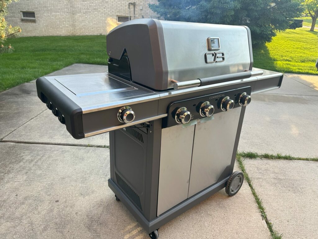 Charbroil Commercial Series Gas Grill - Charcoal Smoke