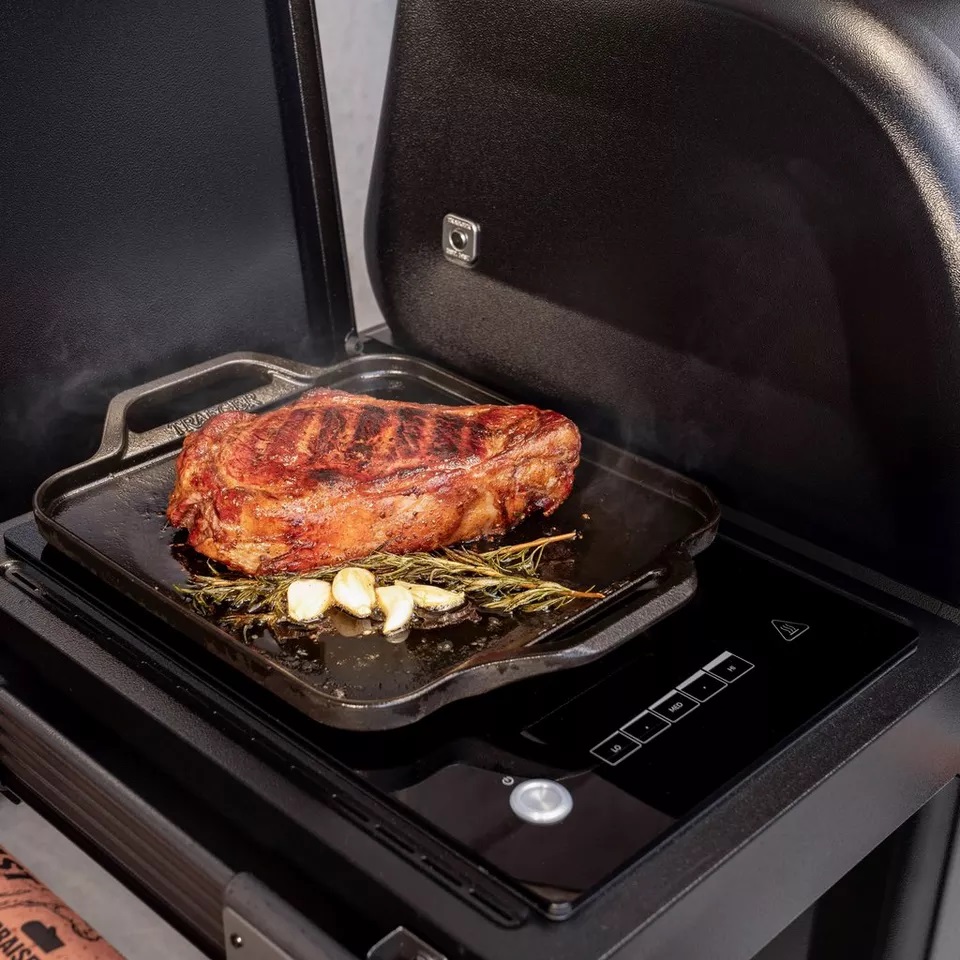 Traeger Woodridge Elite Sear Station