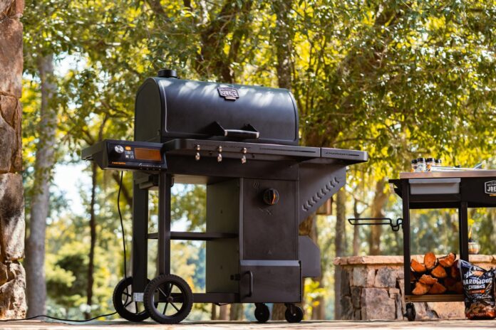 Oklahoma Joe's Tahoma 1200A DLX Charcoal Grill